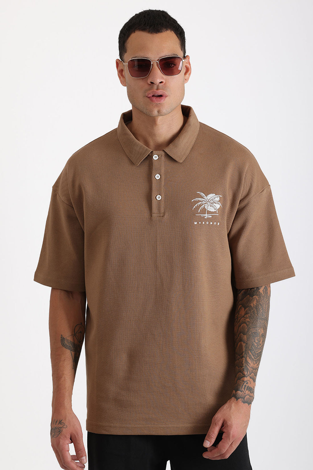 Göğüs MYKONOS Nakış Detaylı Double Pike Kumaş Loose Fit Erkek Polo Yaka Tişört