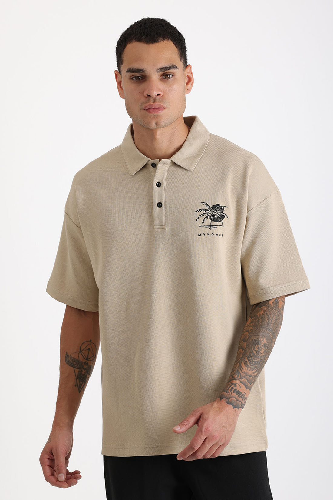 Göğüs MYKONOS Nakış Detaylı Double Pike Kumaş Loose Fit Erkek Polo Yaka Tişört