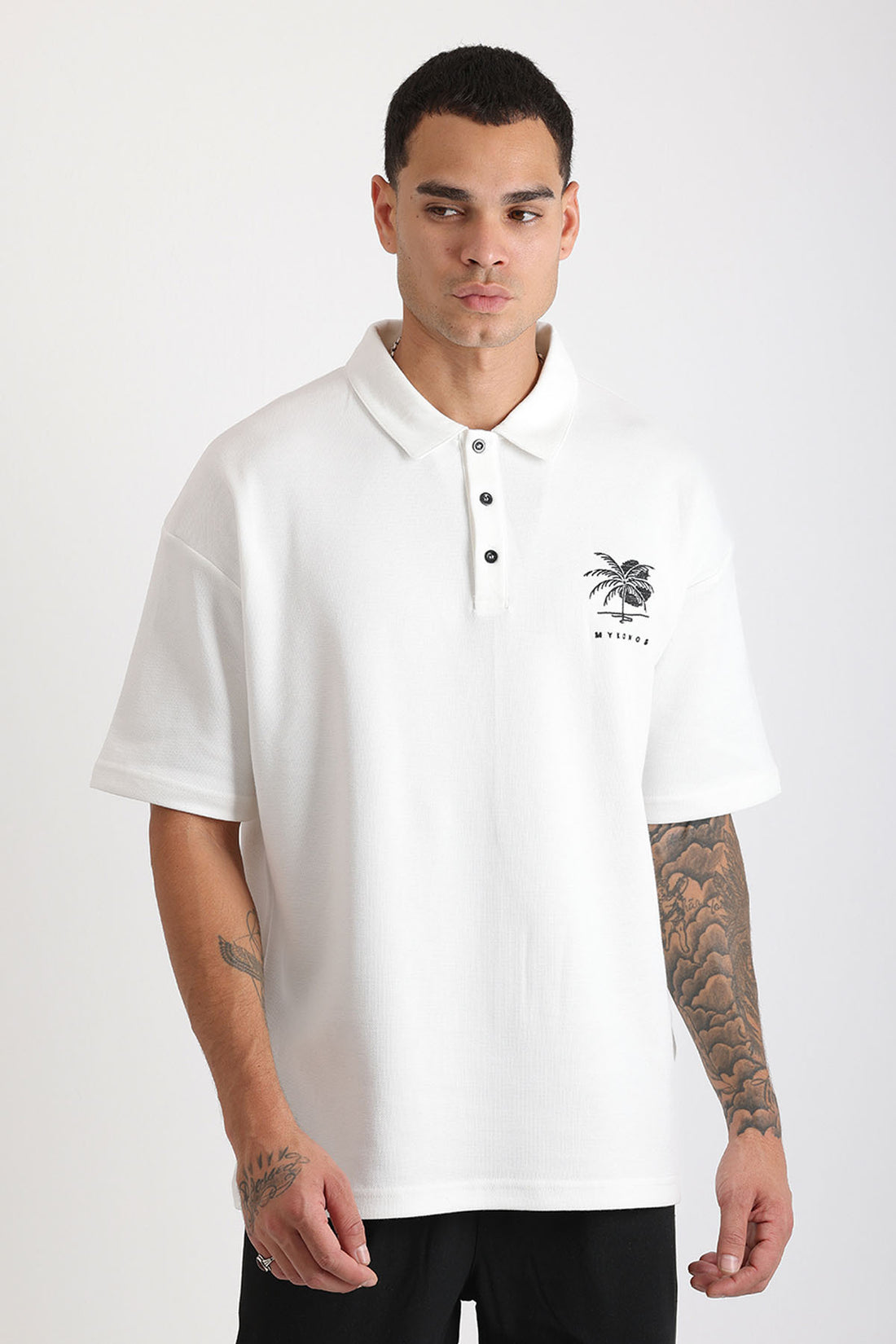 Göğüs MYKONOS Nakış Detaylı Double Pike Kumaş Loose Fit Erkek Polo Yaka Tişört