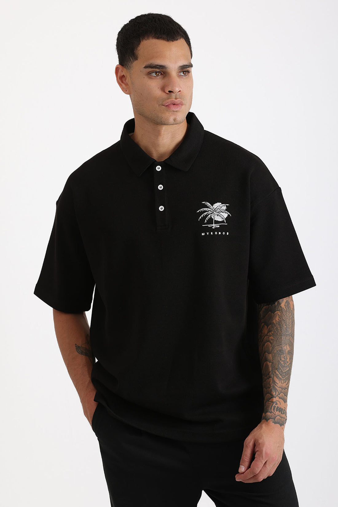 Göğüs MYKONOS Nakış Detaylı Double Pike Kumaş Loose Fit Erkek Polo Yaka Tişört