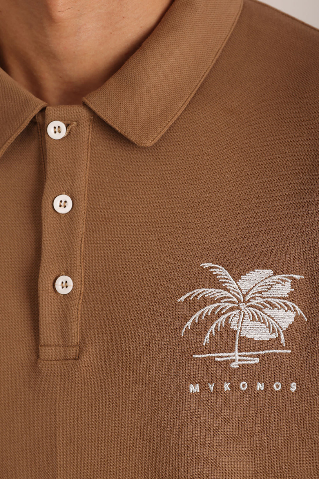 Göğüs MYKONOS Nakış Detaylı Double Pike Kumaş Loose Fit Erkek Polo Yaka Tişört
