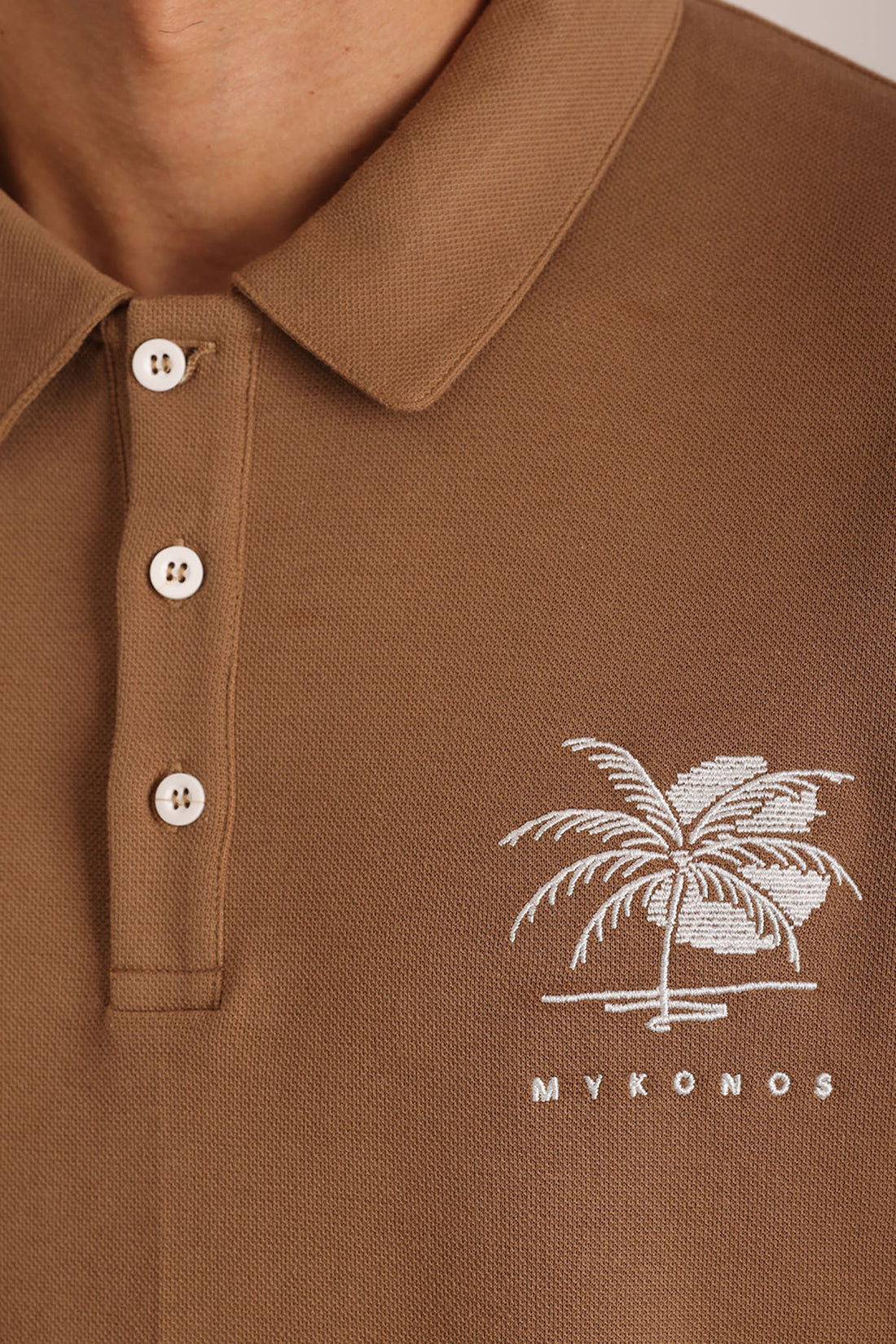 Göğüs MYKONOS Nakış Detaylı Double Pike Kumaş Loose Fit Erkek Polo Yaka Tişört
