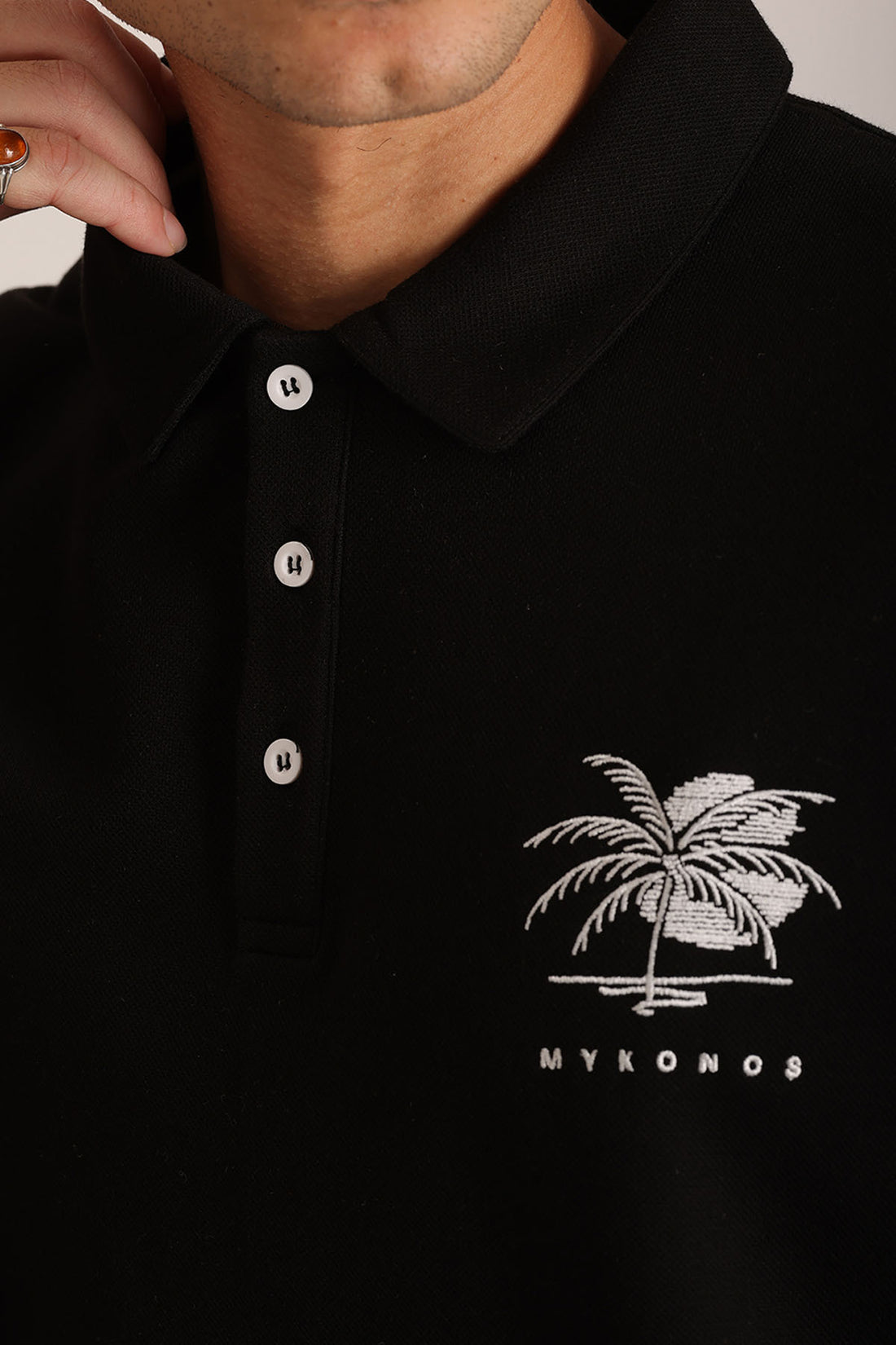 Göğüs MYKONOS Nakış Detaylı Double Pike Kumaş Loose Fit Erkek Polo Yaka Tişört