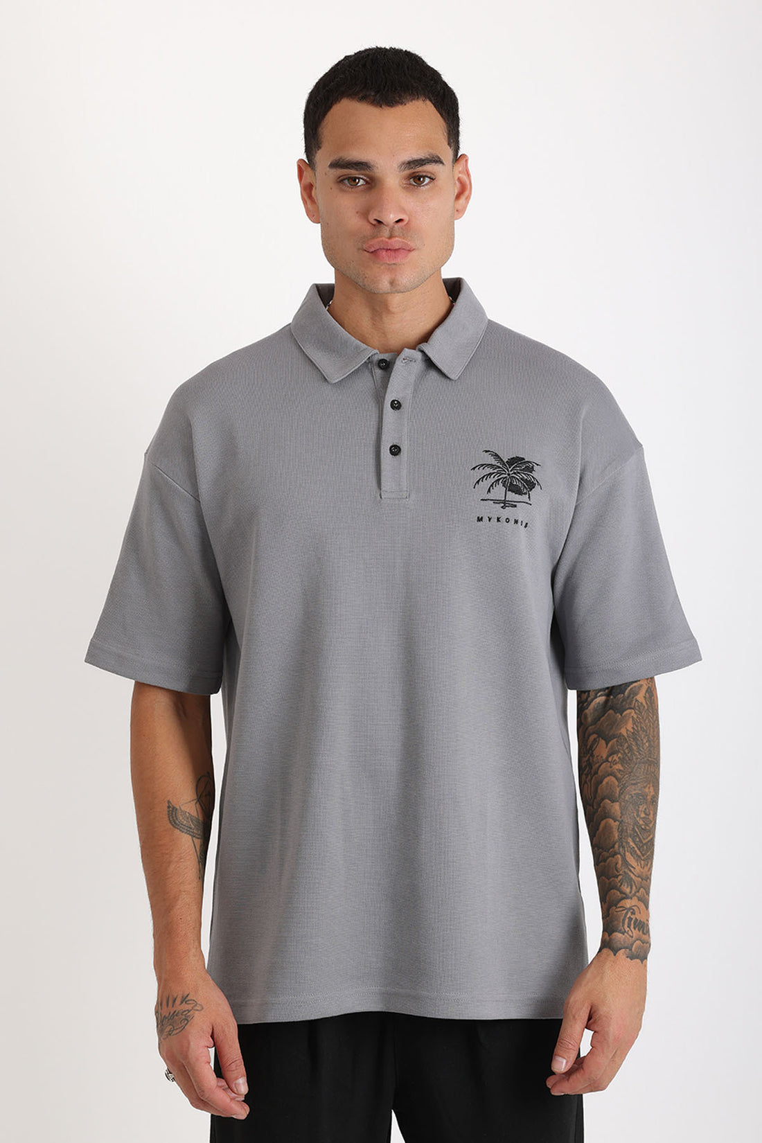 Göğüs MYKONOS Nakış Detaylı Double Pike Kumaş Loose Fit Erkek Polo Yaka Tişört