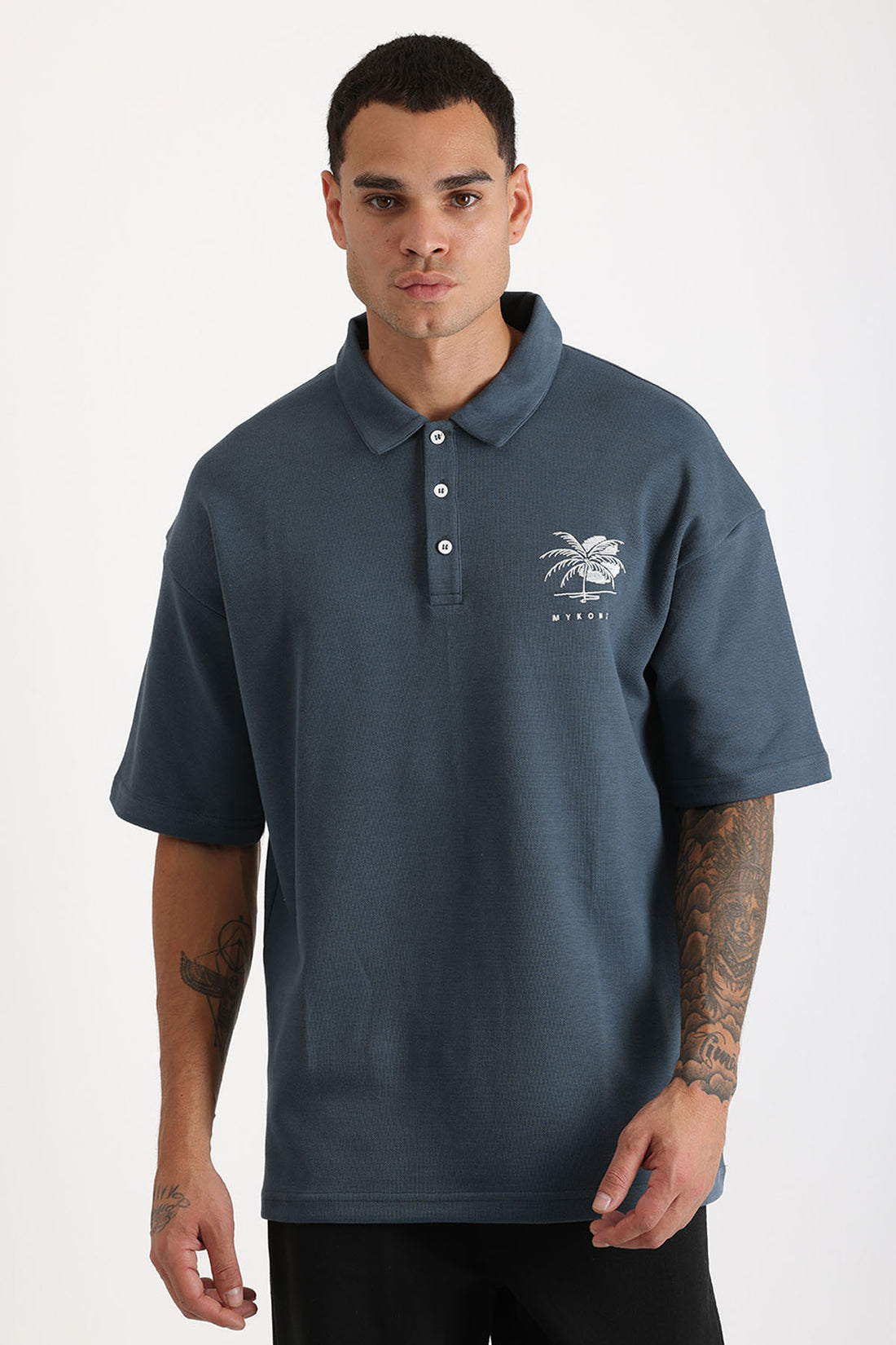 Göğüs MYKONOS Nakış Detaylı Double Pike Kumaş Loose Fit Erkek Polo Yaka Tişört