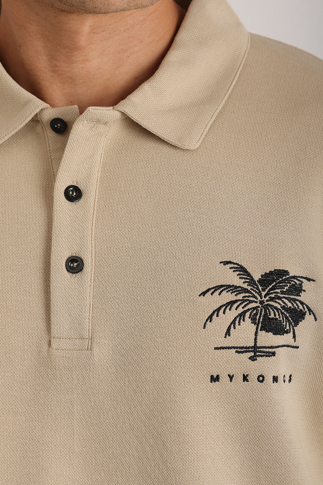 Göğüs MYKONOS Nakış Detaylı Double Pike Kumaş Loose Fit Erkek Polo Yaka Tişört