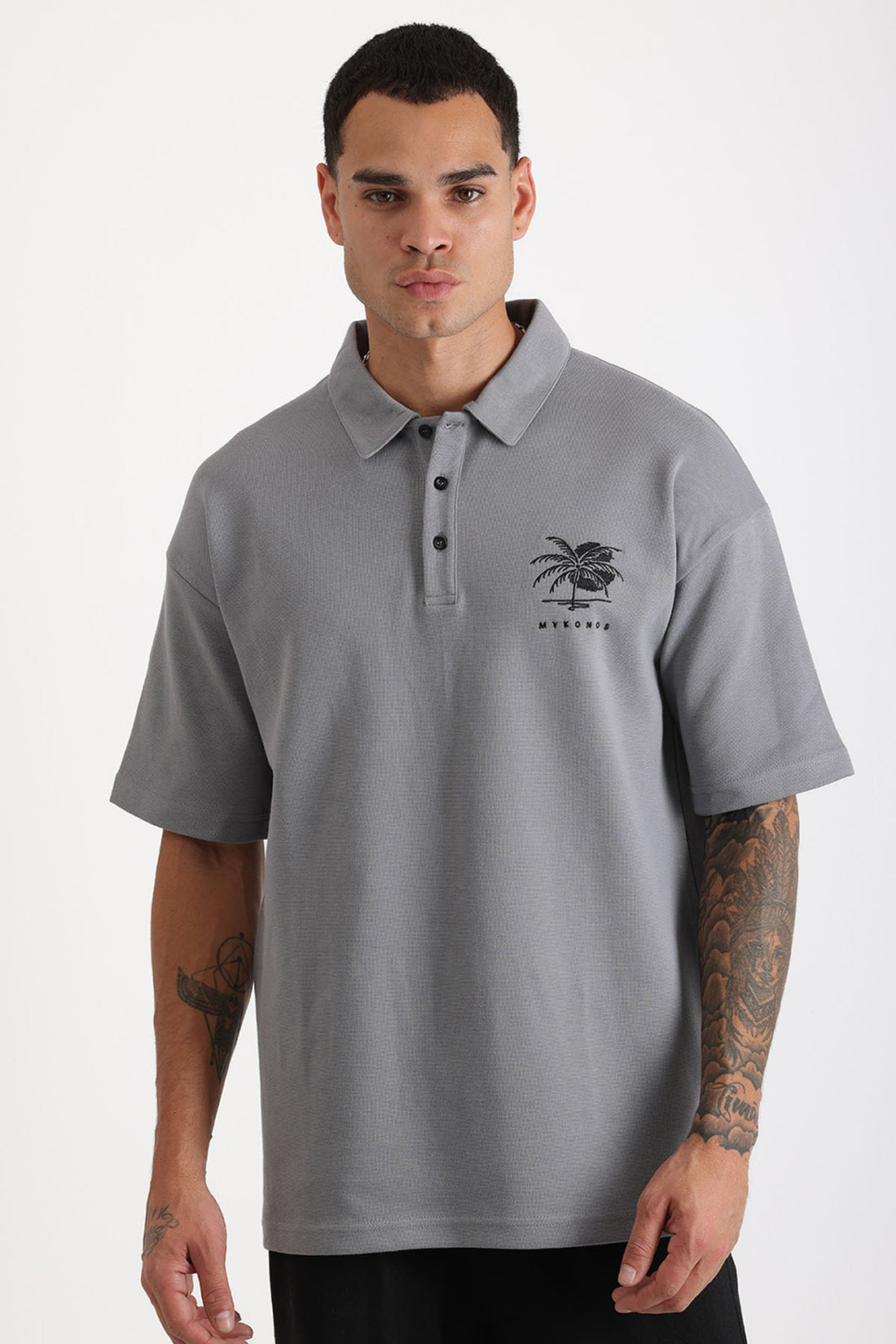 Göğüs MYKONOS Nakış Detaylı Double Pike Kumaş Loose Fit Erkek Polo Yaka Tişört