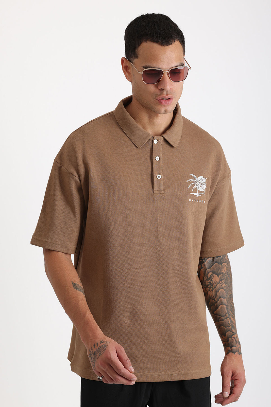 Göğüs MYKONOS Nakış Detaylı Double Pike Kumaş Loose Fit Erkek Polo Yaka Tişört