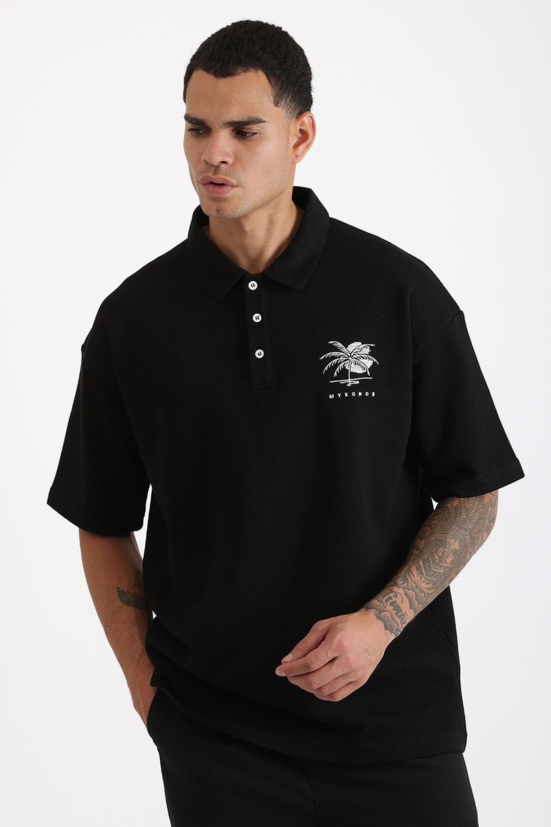 Göğüs MYKONOS Nakış Detaylı Double Pike Kumaş Loose Fit Erkek Polo Yaka Tişört
