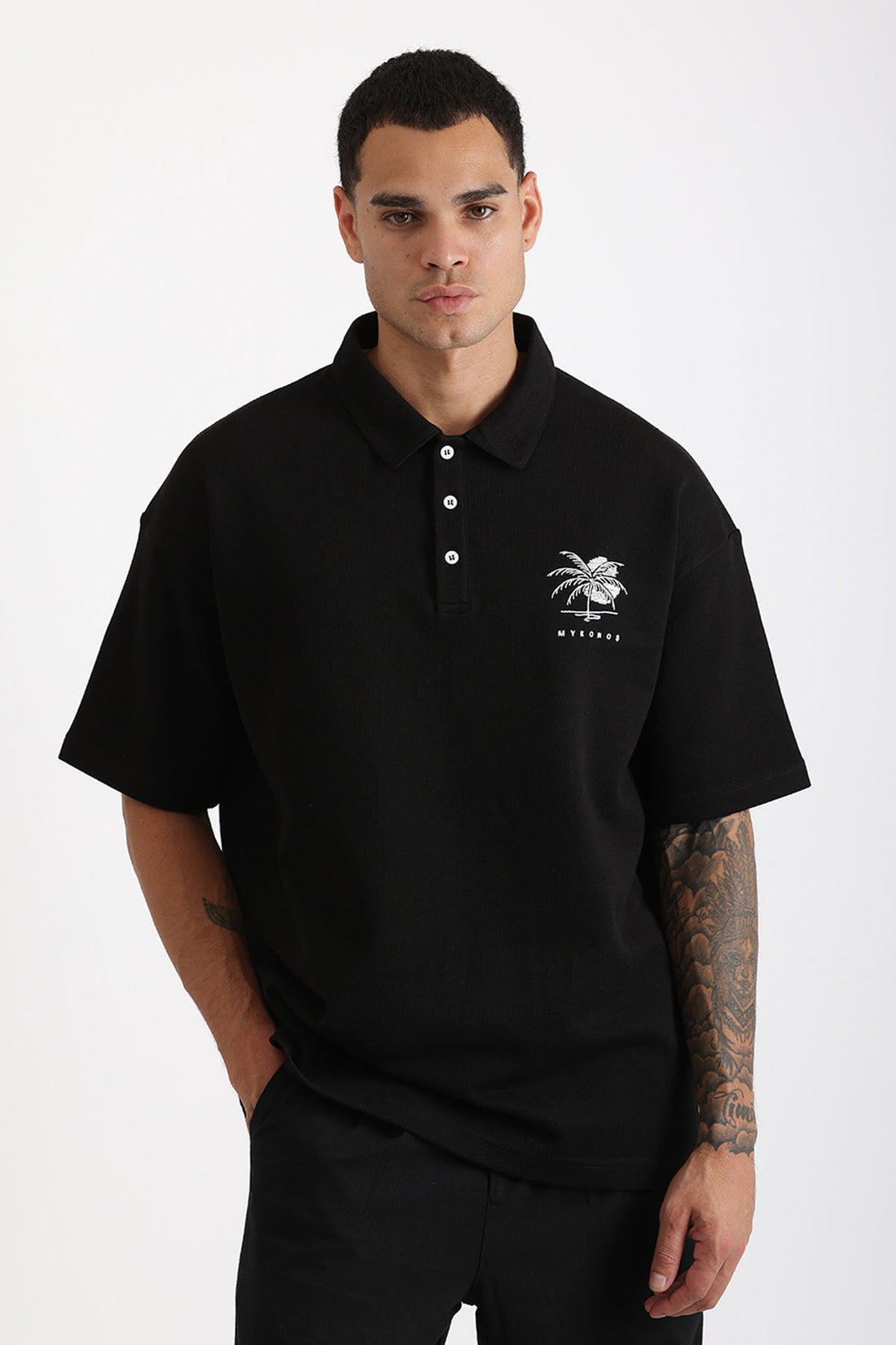 Göğüs MYKONOS Nakış Detaylı Double Pike Kumaş Loose Fit Erkek Polo Yaka Tişört
